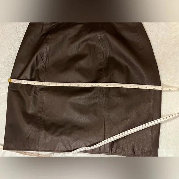 Leather mini skirt by Amanda Smith. Vintage. Decorative stitching. Dark Brown 12 - Picture 7 of 12